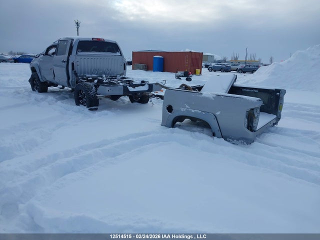 5TFAY5F17JX700102 Toyota Tundra Platinum 5.7l V8