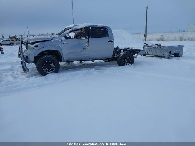 5TFAY5F17JX700102 Toyota Tundra Platinum 5.7l V8