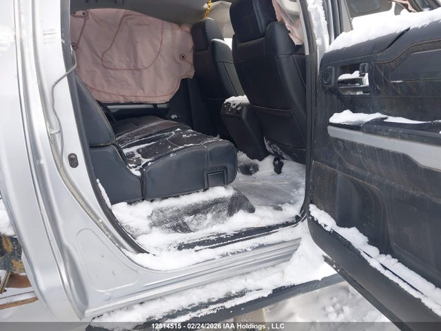 5TFAY5F17JX700102 Toyota Tundra Platinum 5.7l V8