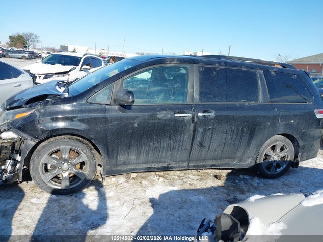 5TDXZ3DC5HS853576 Toyota Sienna Se 8 Passenger