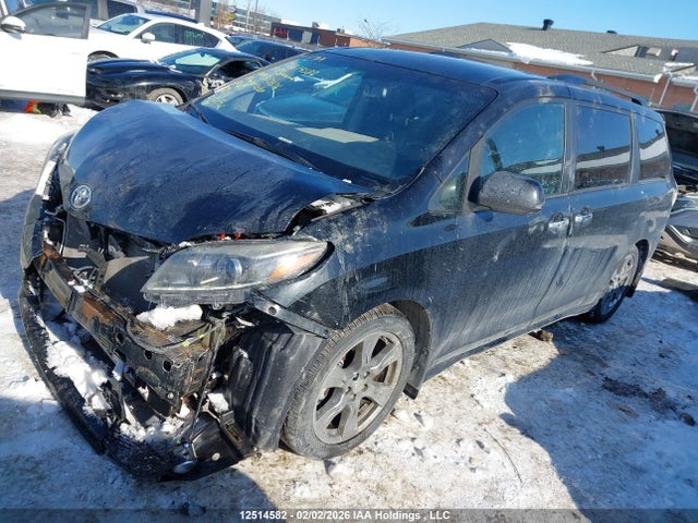 5TDXZ3DC5HS853576 Toyota Sienna Se 8 Passenger
