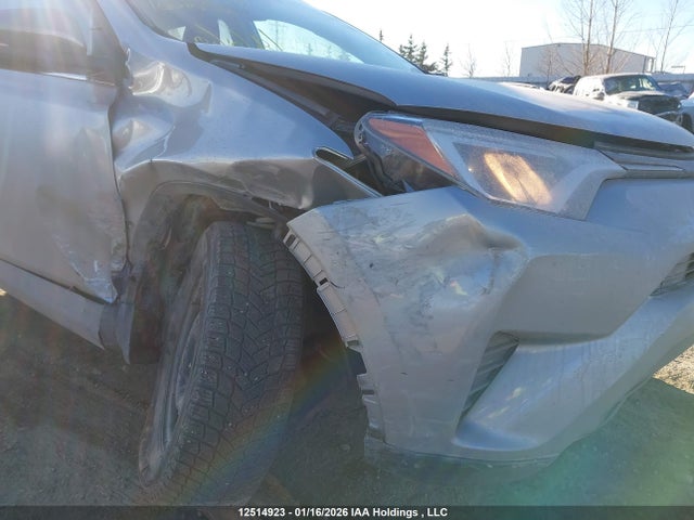 Toyota RAV4 LE 2018 2T3BFREV7JW854884 Image 12