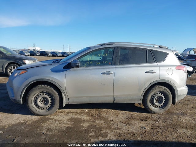 Toyota RAV4 LE 2018 2T3BFREV7JW854884 Image 15