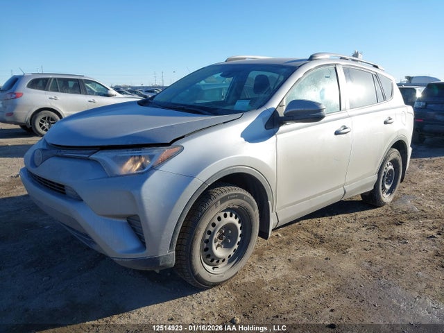 Toyota RAV4 LE 2018 2T3BFREV7JW854884 Image 2