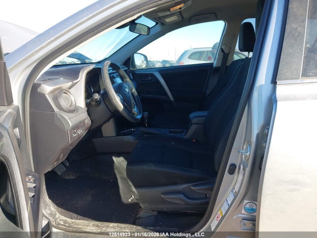 Toyota RAV4 LE 2018 2T3BFREV7JW854884 Image 5