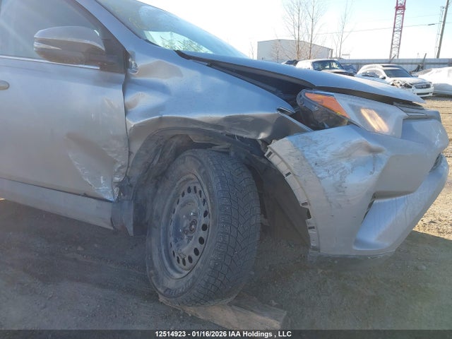Toyota RAV4 LE 2018 2T3BFREV7JW854884 Image 6