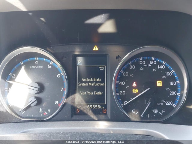 Toyota RAV4 LE 2018 2T3BFREV7JW854884 Image 7