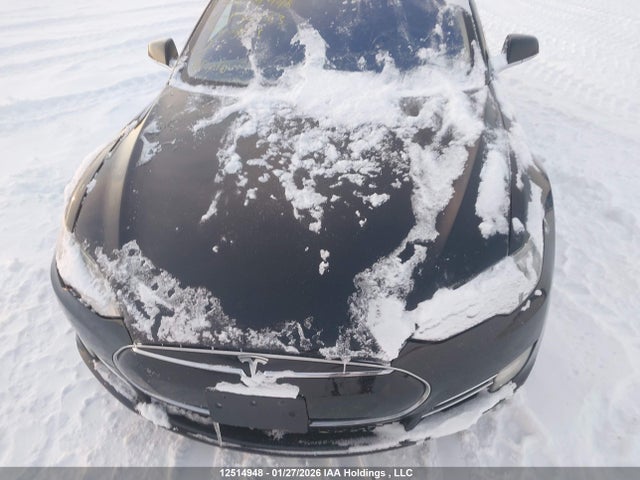 12514948 :رقم المزاد ، 5YJSA1H10EFP35563 vin ، 2014 Tesla Model S مزاد بيع