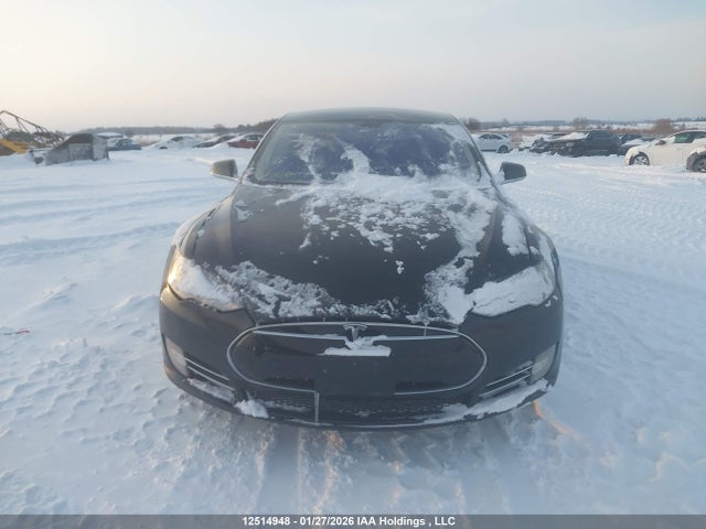 12514948 :رقم المزاد ، 5YJSA1H10EFP35563 vin ، 2014 Tesla Model S مزاد بيع