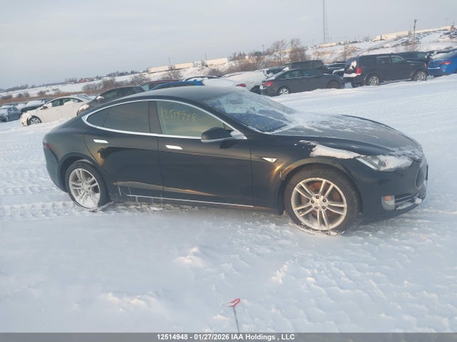 12514948 :رقم المزاد ، 5YJSA1H10EFP35563 vin ، 2014 Tesla Model S مزاد بيع