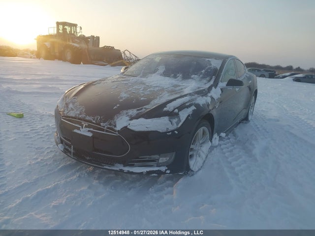 12514948 :رقم المزاد ، 5YJSA1H10EFP35563 vin ، 2014 Tesla Model S مزاد بيع