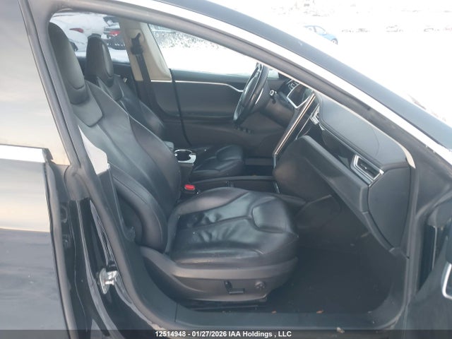 12514948 :رقم المزاد ، 5YJSA1H10EFP35563 vin ، 2014 Tesla Model S مزاد بيع