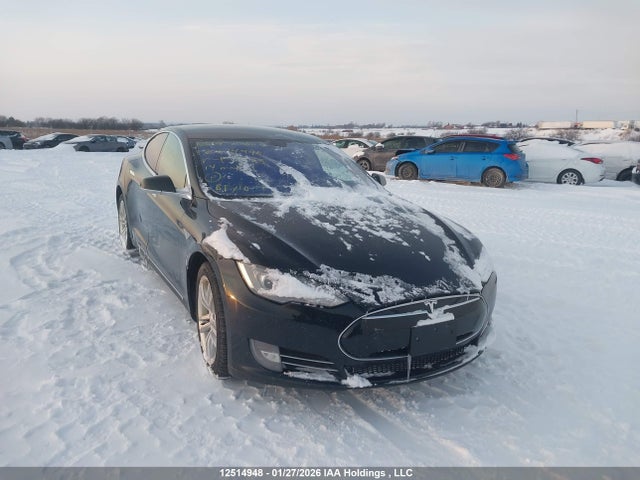 12514948 :رقم المزاد ، 5YJSA1H10EFP35563 vin ، 2014 Tesla Model S مزاد بيع