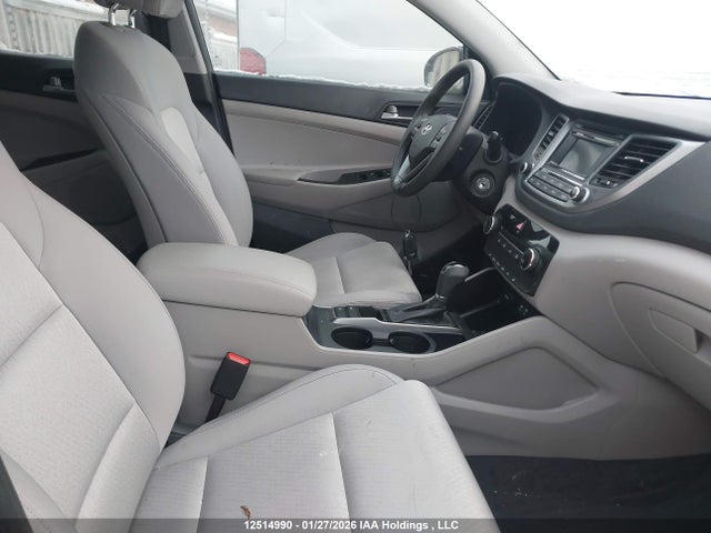 KM8J23A46HU278662 Hyundai TUCSON SE