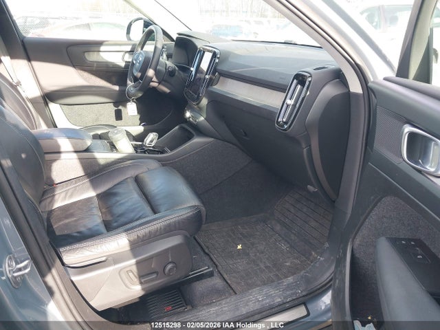 YV4L12UW2P2077520 Volvo Xc40 B5 Plus Dark Theme
