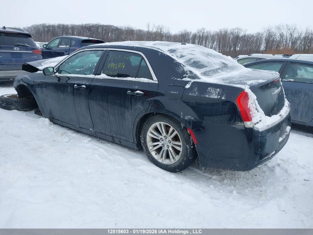2C3CCAAG6FH813857 Chrysler 300 Touring