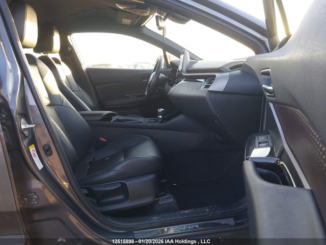 JTNKHMBXXK1048004 Toyota C-HR XLE