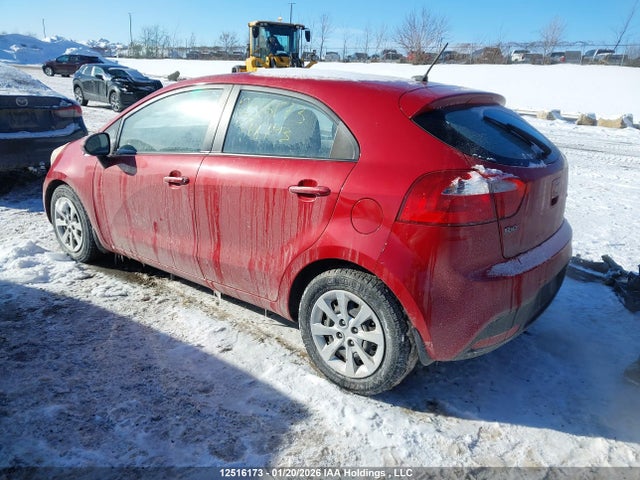 12516173 :رقم المزاد ، KNADM5A34F6978743 vin ، 2015 Kia Rio مزاد بيع