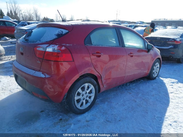12516173 :رقم المزاد ، KNADM5A34F6978743 vin ، 2015 Kia Rio مزاد بيع
