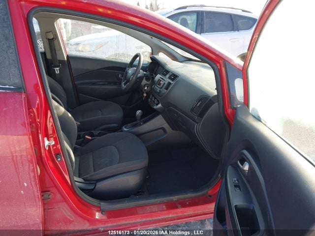 12516173 :رقم المزاد ، KNADM5A34F6978743 vin ، 2015 Kia Rio مزاد بيع