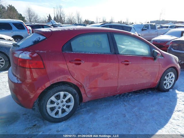 12516173 :رقم المزاد ، KNADM5A34F6978743 vin ، 2015 Kia Rio مزاد بيع