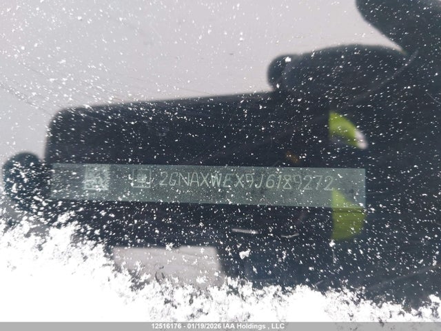 2GNAXWEX9J6189272 Chevrolet Equinox Premier