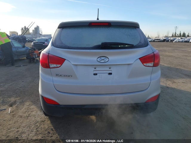 KM8JT3AF8FU995656 Hyundai Tucson Gl