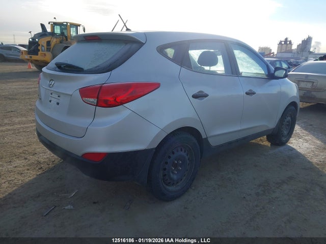 KM8JT3AF8FU995656 Hyundai Tucson Gl