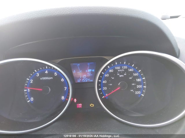 KM8JT3AF8FU995656 Hyundai Tucson Gl