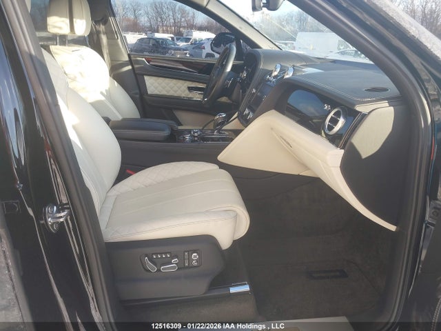 Bentley Bentayga V8 2019 SJAAM2ZV5KC023912 Image 5