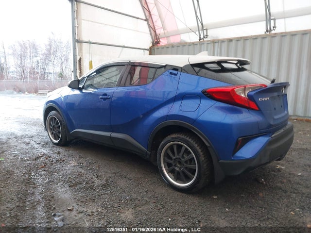 12516351 :رقم المزاد ، NMTKHMBX3JR064159 vin ، 2018 Toyota C-hr Xle/xle Premium مزاد بيع