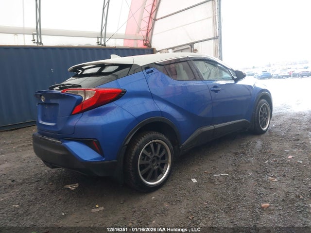12516351 :رقم المزاد ، NMTKHMBX3JR064159 vin ، 2018 Toyota C-hr Xle/xle Premium مزاد بيع