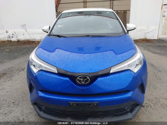 12516351 :رقم المزاد ، NMTKHMBX3JR064159 vin ، 2018 Toyota C-hr Xle/xle Premium مزاد بيع
