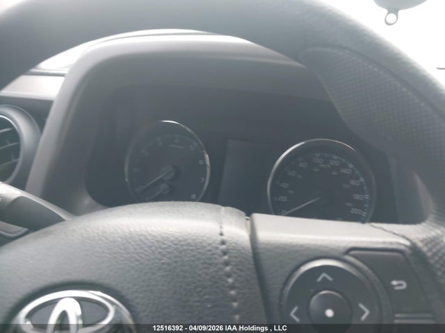 12516392 :رقم المزاد ، 2T3BFREV7JW759869 vin ، 2018 Toyota Rav4 Le مزاد بيع