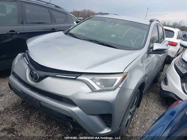 12516392 :رقم المزاد ، 2T3BFREV7JW759869 vin ، 2018 Toyota Rav4 Le مزاد بيع