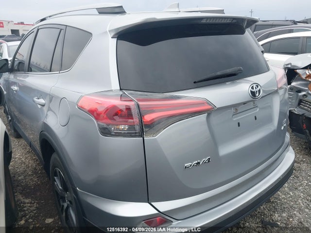 12516392 :رقم المزاد ، 2T3BFREV7JW759869 vin ، 2018 Toyota Rav4 Le مزاد بيع
