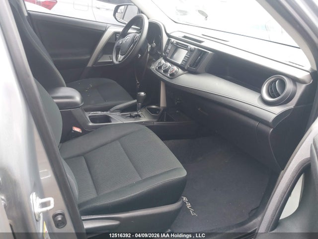 12516392 :رقم المزاد ، 2T3BFREV7JW759869 vin ، 2018 Toyota Rav4 Le مزاد بيع