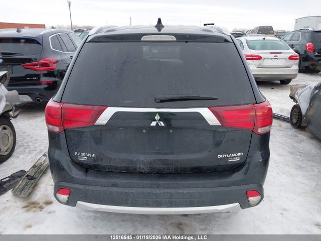 Mitsubishi Outlander 2018 JA4AZ2A39JZ603390 Image 17