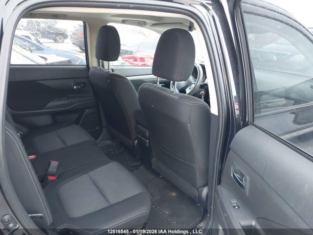 Mitsubishi Outlander 2018 JA4AZ2A39JZ603390 Image 8