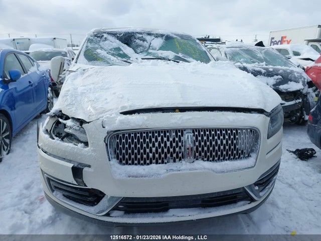 2LMPJ8L92KBL19597 Lincoln Nautilus Reserve
