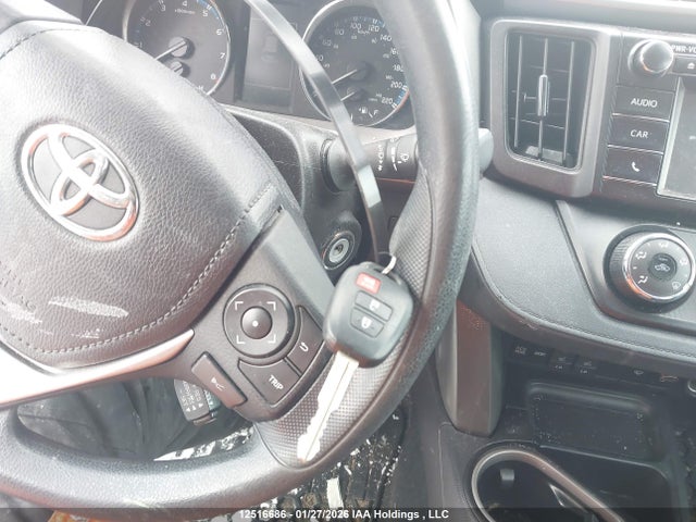 2T3ZFREV6JW421605 Toyota RAV4 LE