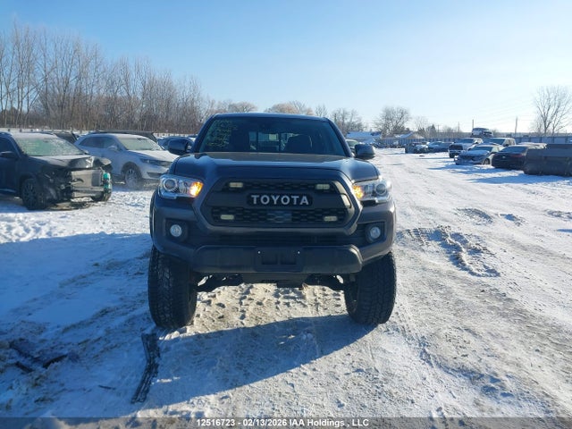 5TFDZ5BN8JX031499 Toyota Tacoma Dbl Cab/sr5/trd Sport/or