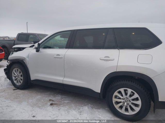 Toyota Grand Highlander 2025 5TDAAAB5XSS095232 Image 14