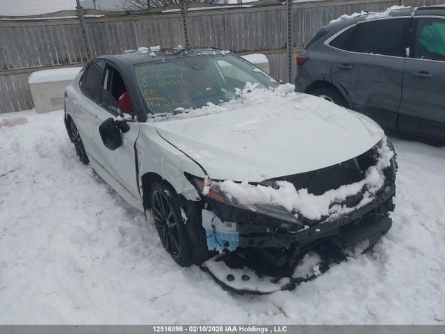 12516898 :رقم المزاد ، 4T1K31AK3NU039585 vin ، 2022 Toyota Camry Hybrid Xse مزاد بيع