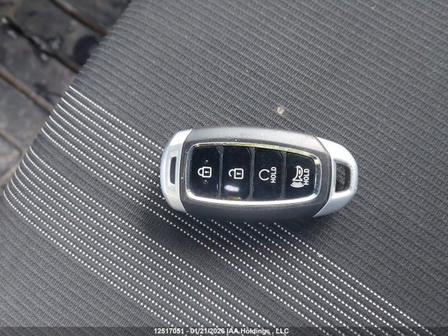 KMHRC8A30MU121689 Hyundai Venue Preferred With Two-tone Body Colour