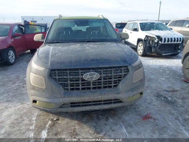 KMHRC8A30MU121689 Hyundai Venue Preferred With Two-tone Body Colour