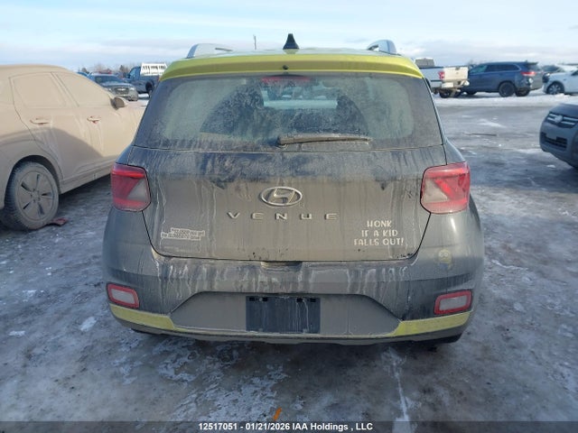 KMHRC8A30MU121689 Hyundai Venue Preferred With Two-tone Body Colour