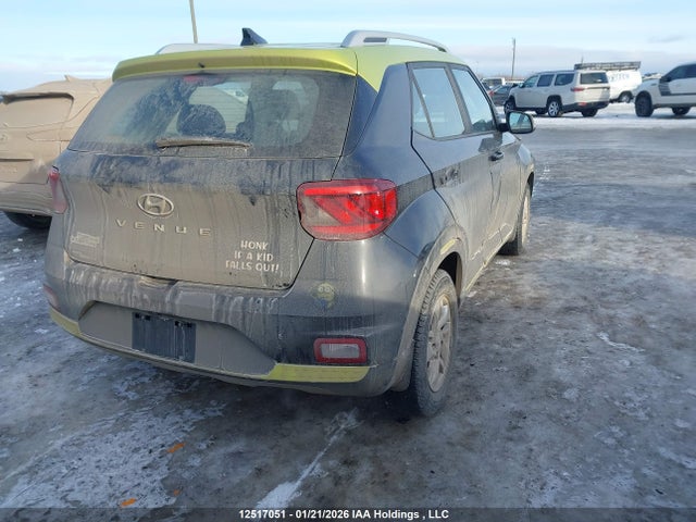 KMHRC8A30MU121689 Hyundai Venue Preferred With Two-tone Body Colour