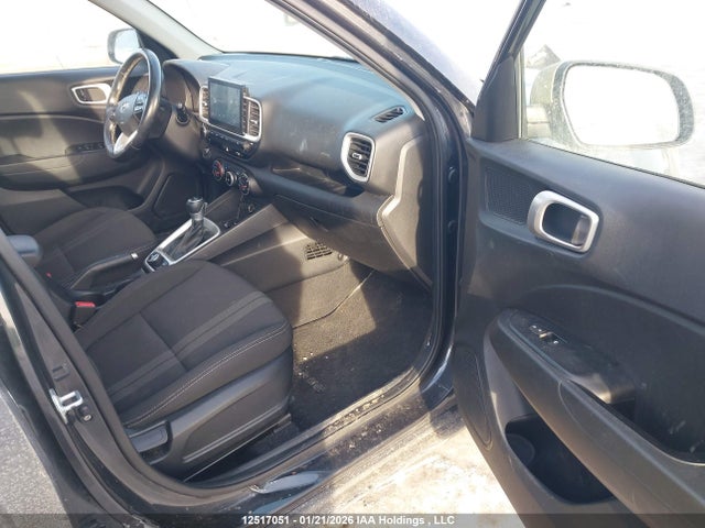KMHRC8A30MU121689 Hyundai Venue Preferred With Two-tone Body Colour