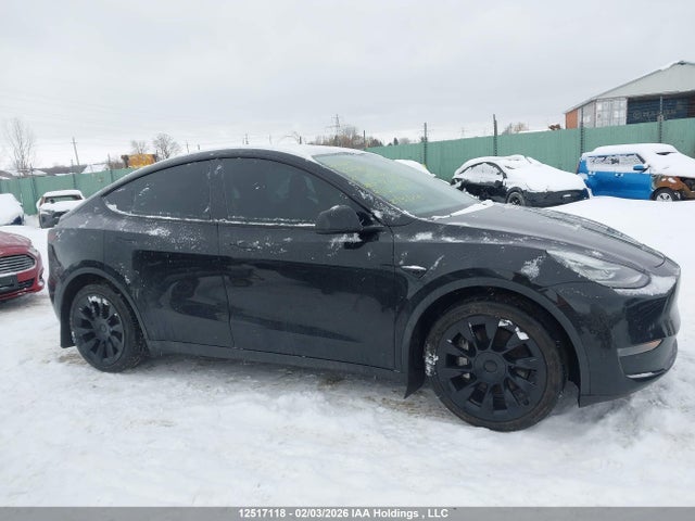 5YJYGDED4MF121073 Tesla Model Y Standard Range Rear-wheel Drive